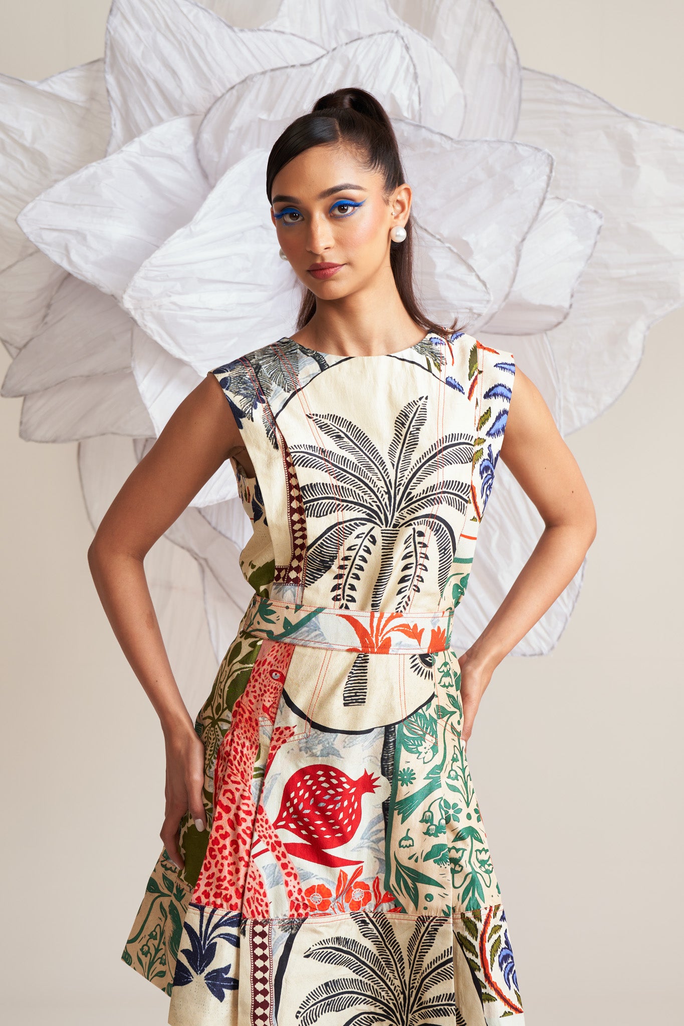 Thread detailed dress