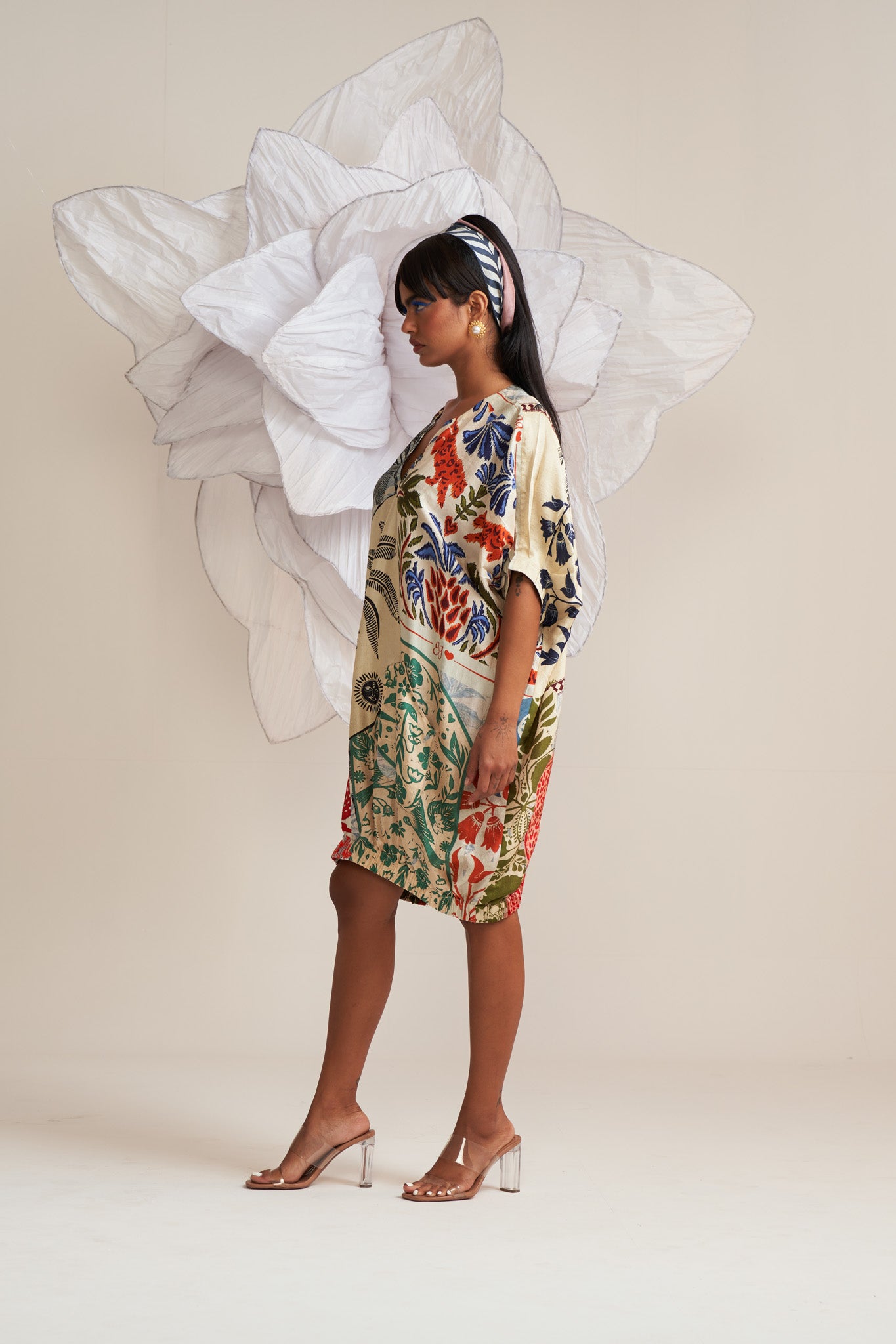 Dress with elasticated hem