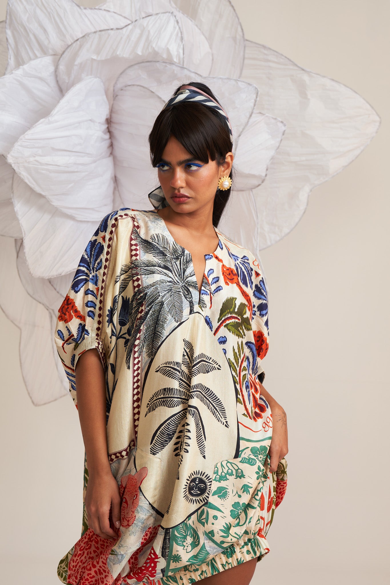 Dress with elasticated hem