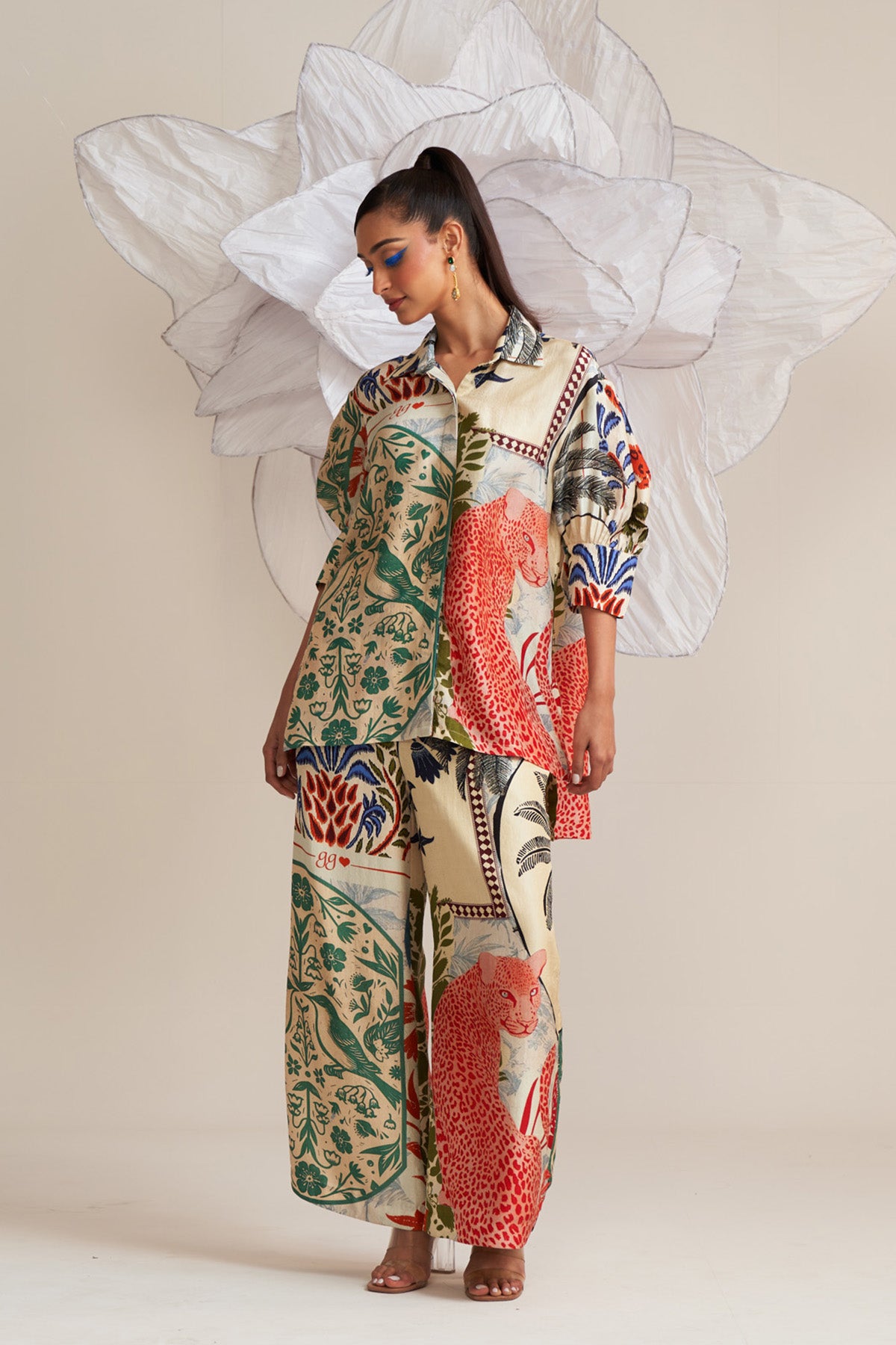 Box yoke pleated shirt