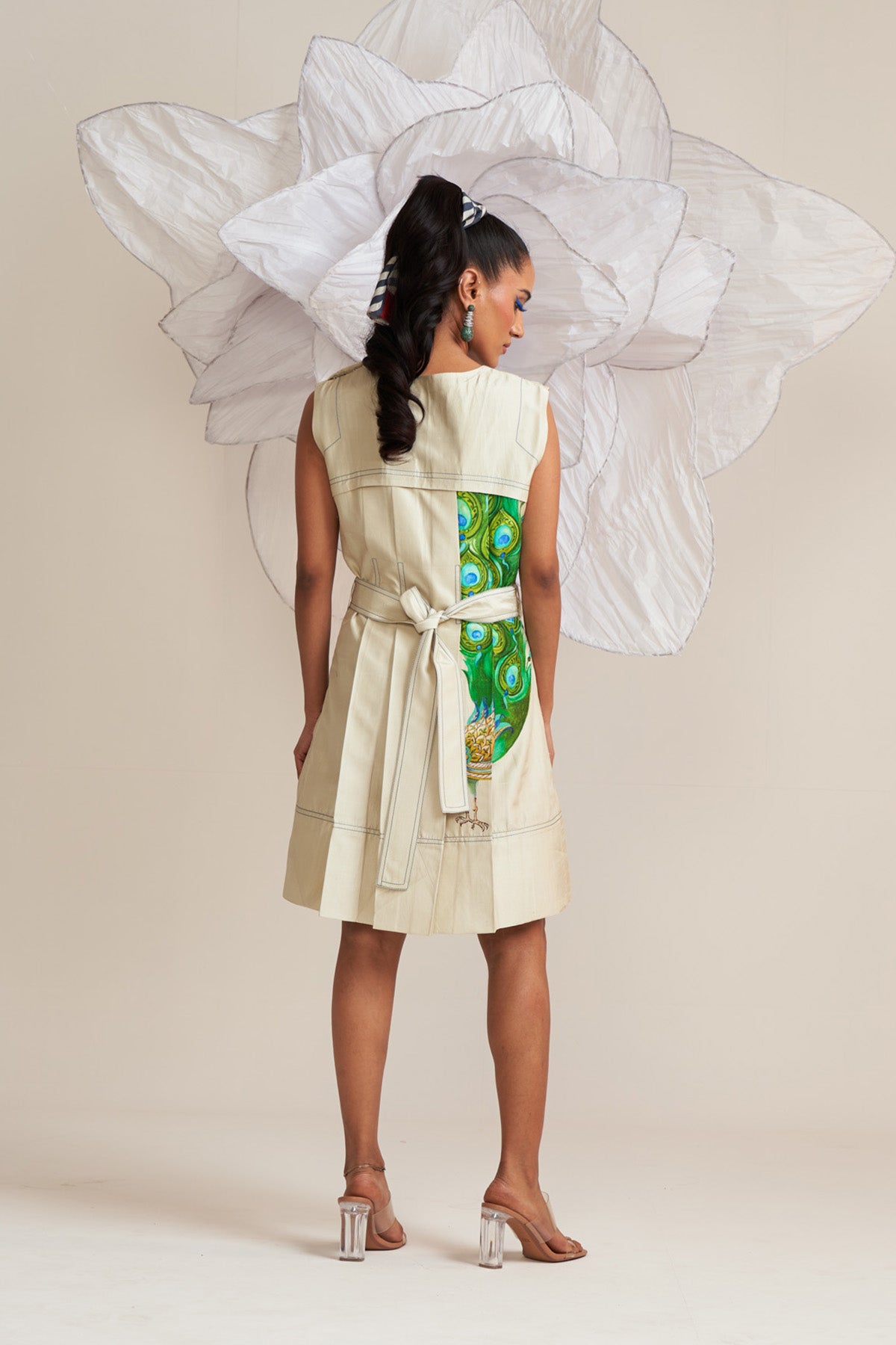 Thread detailed dress