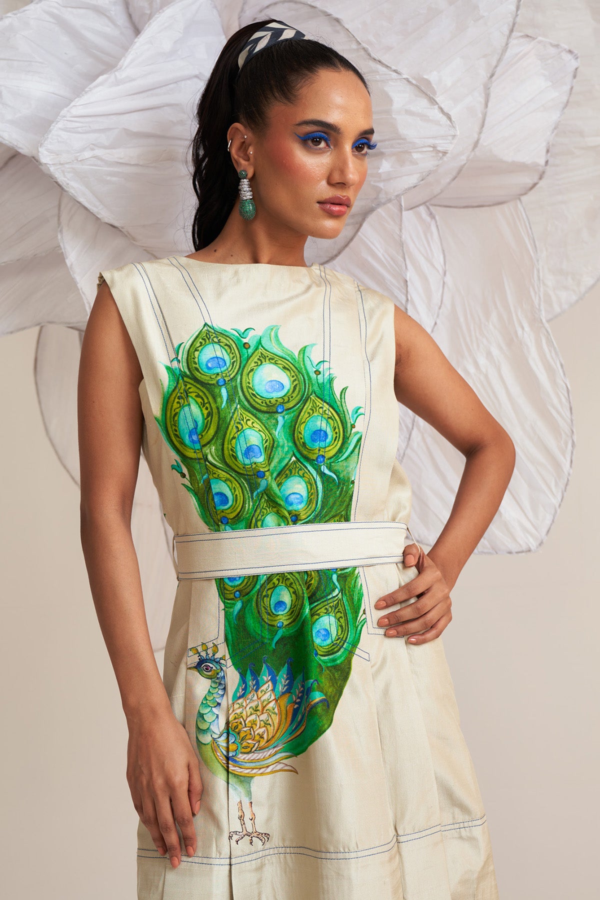 Thread detailed dress