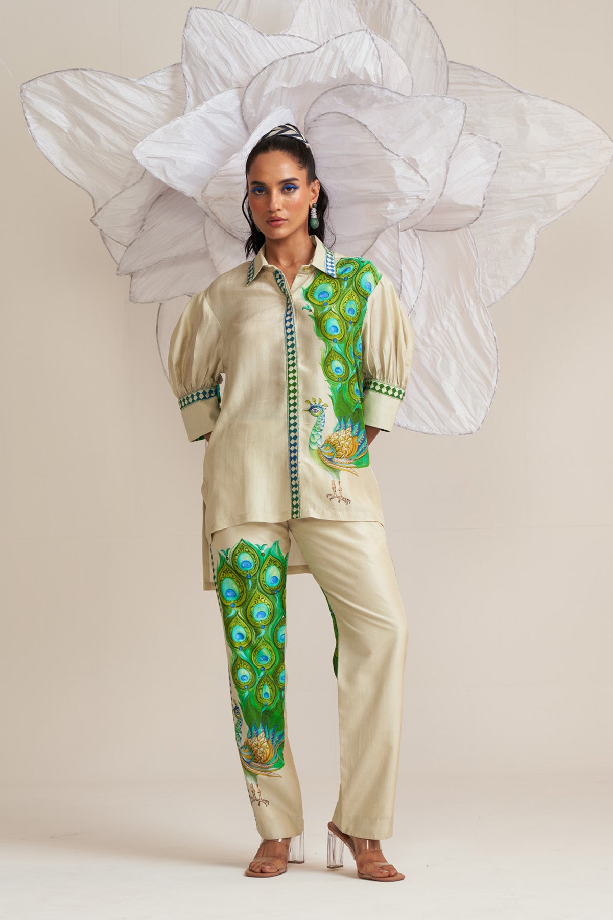 Box yoke pleated shirt