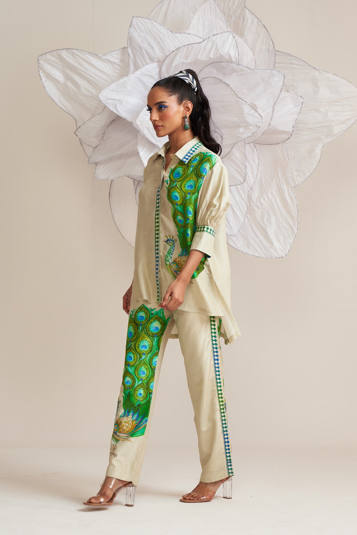 Box yoke pleated shirt