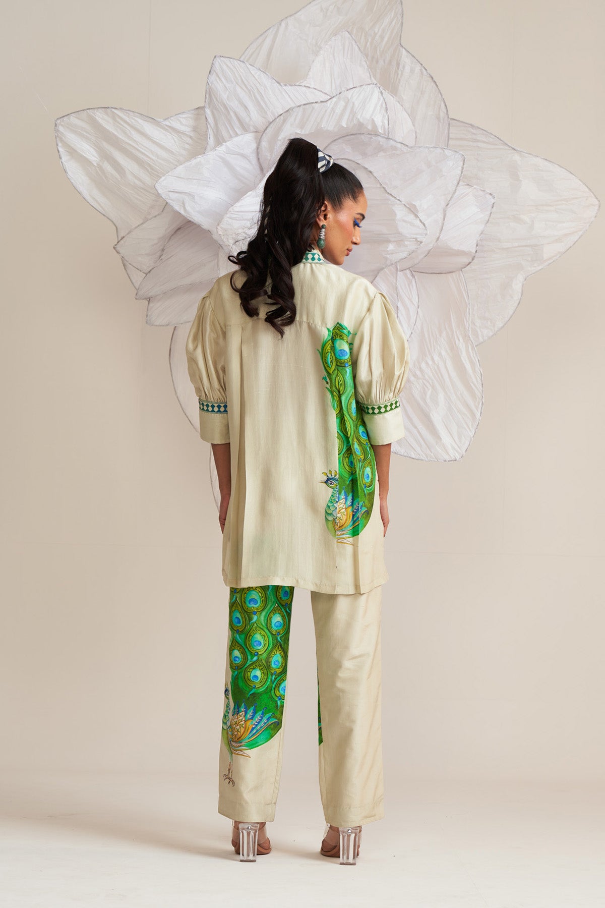 Box yoke pleated shirt