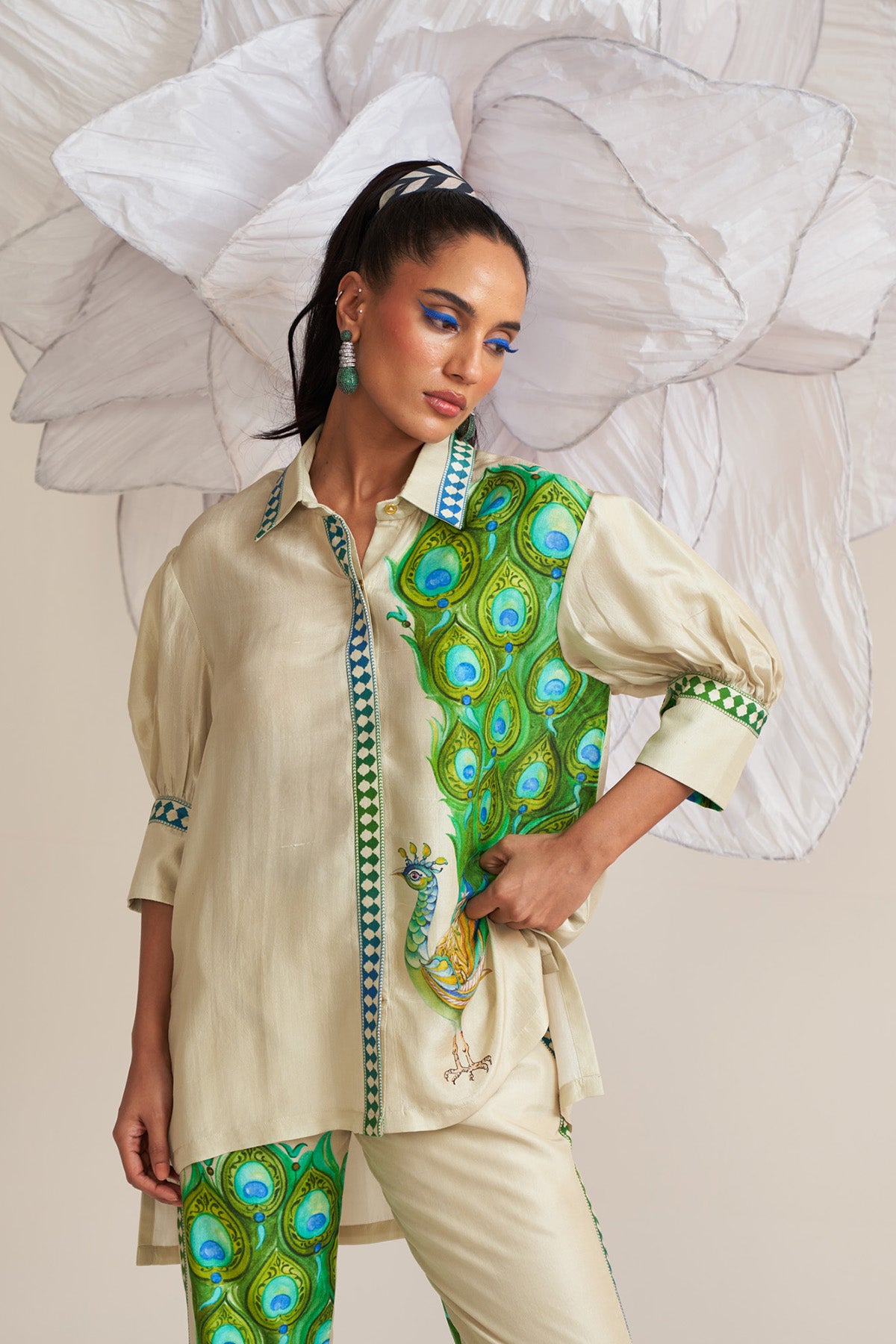 Box yoke pleated shirt