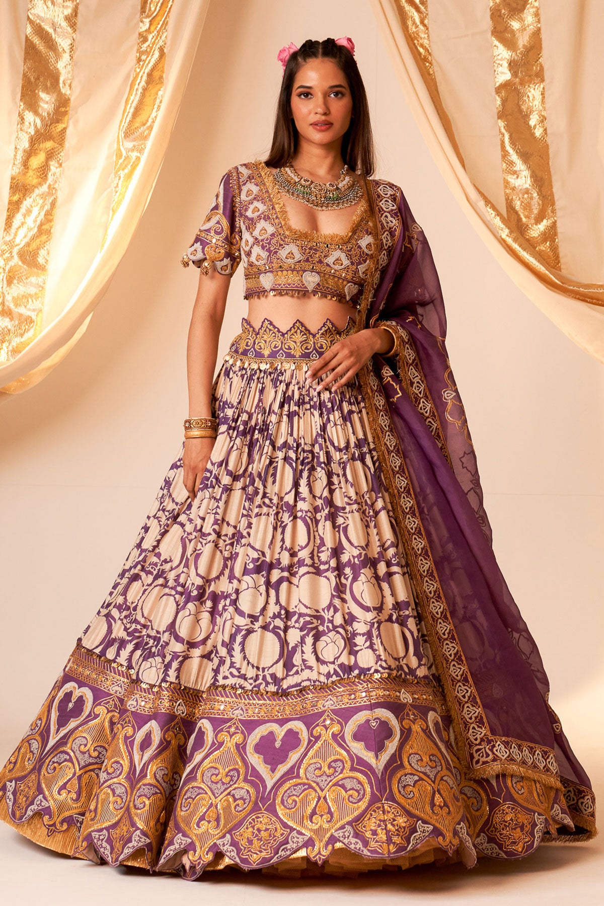 Border lehenga