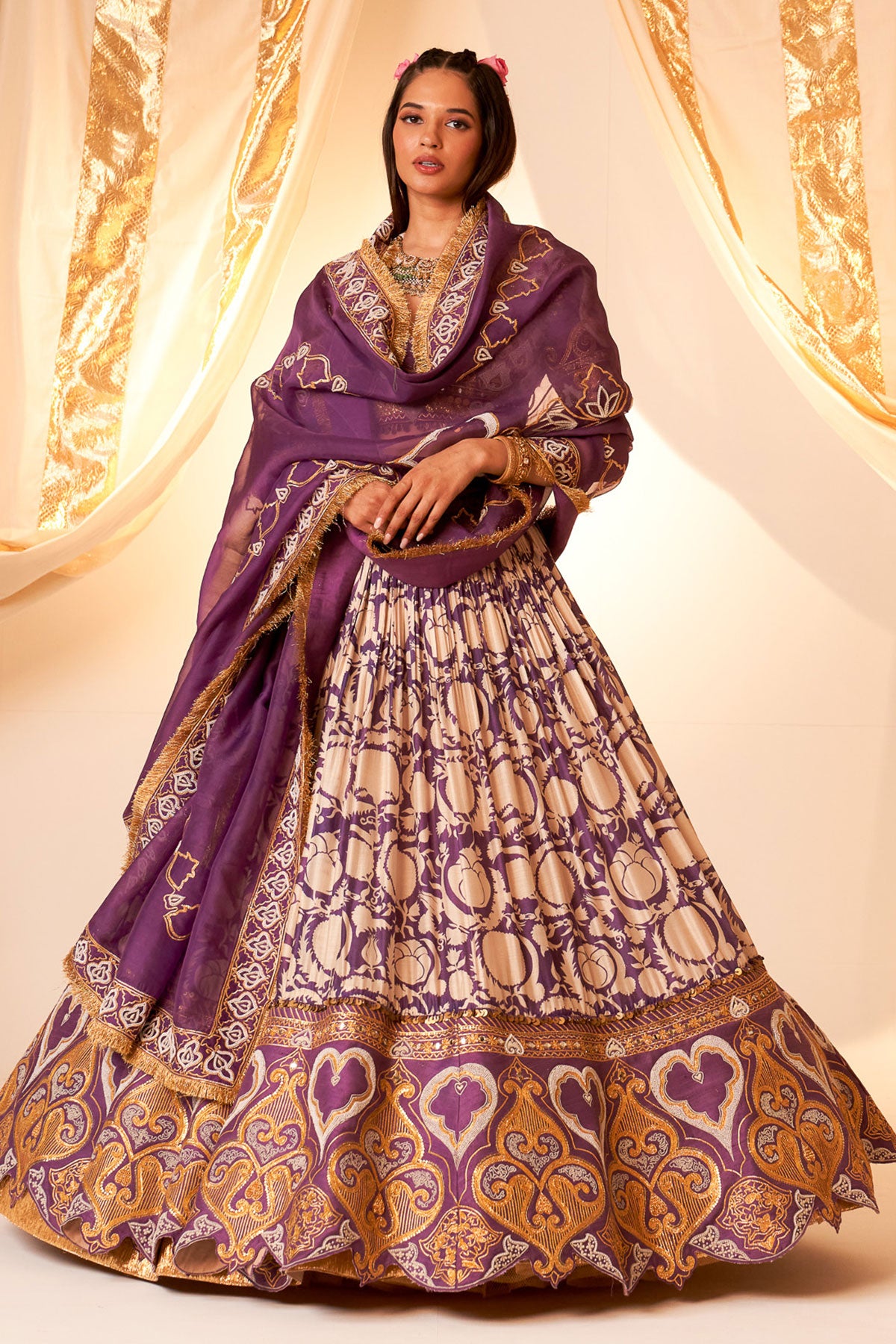 Border lehenga