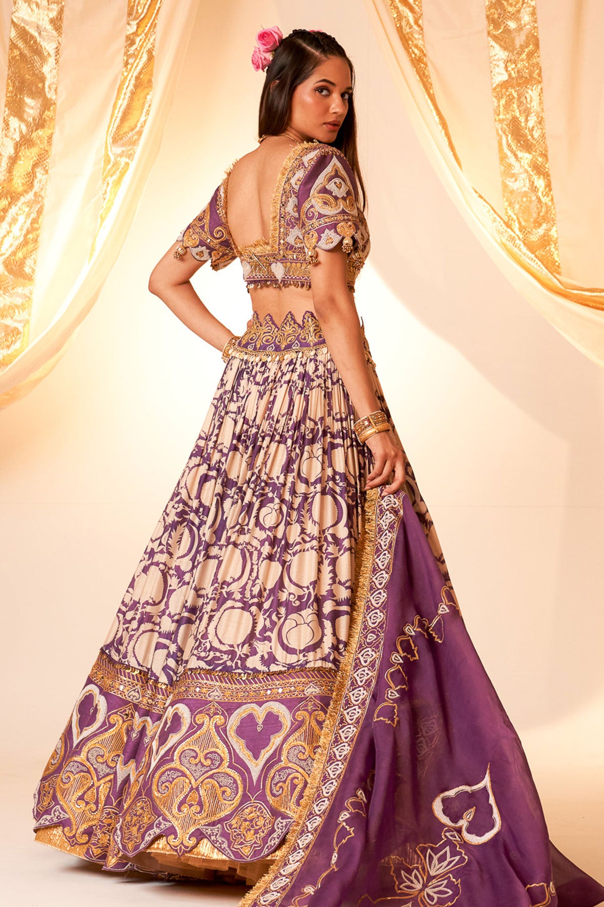 Border lehenga
