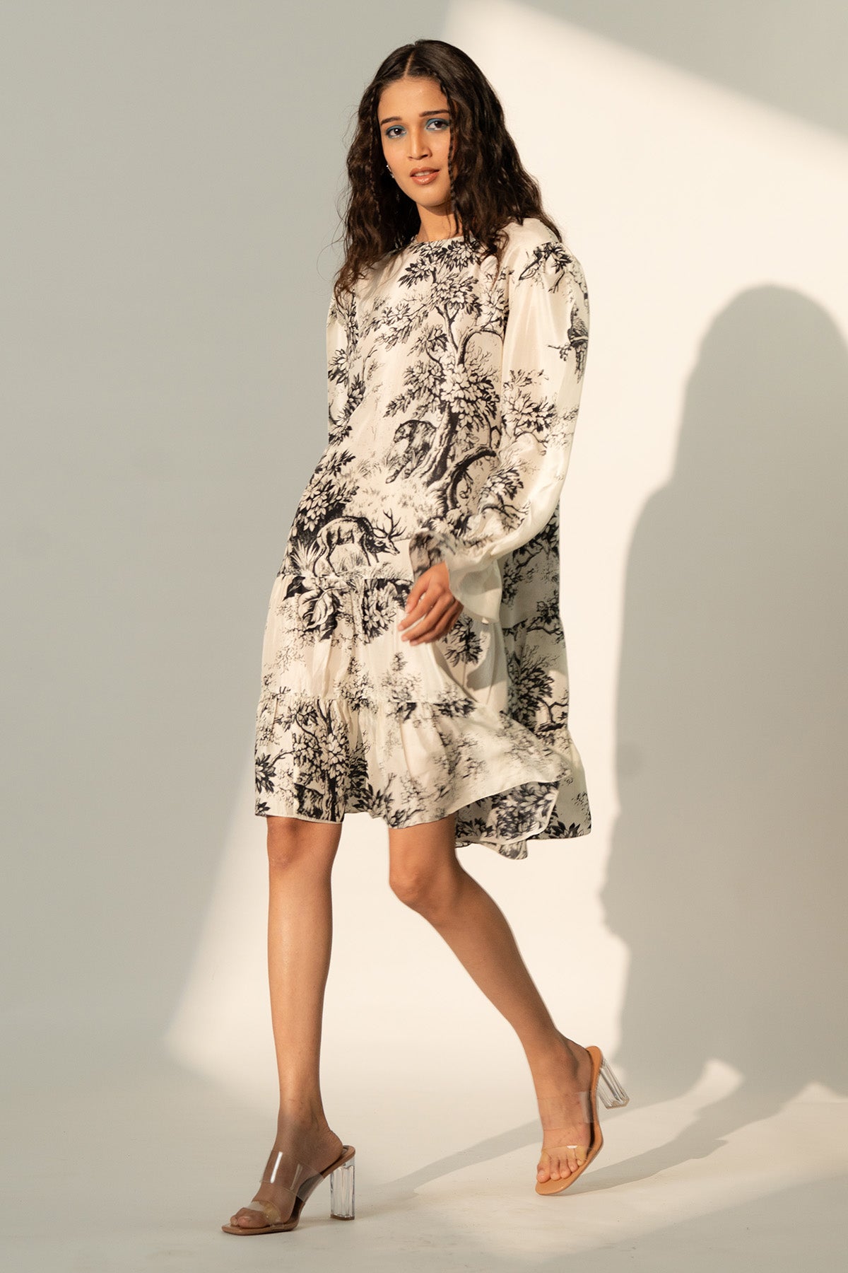 BACK OPEN GATHERED DRESS