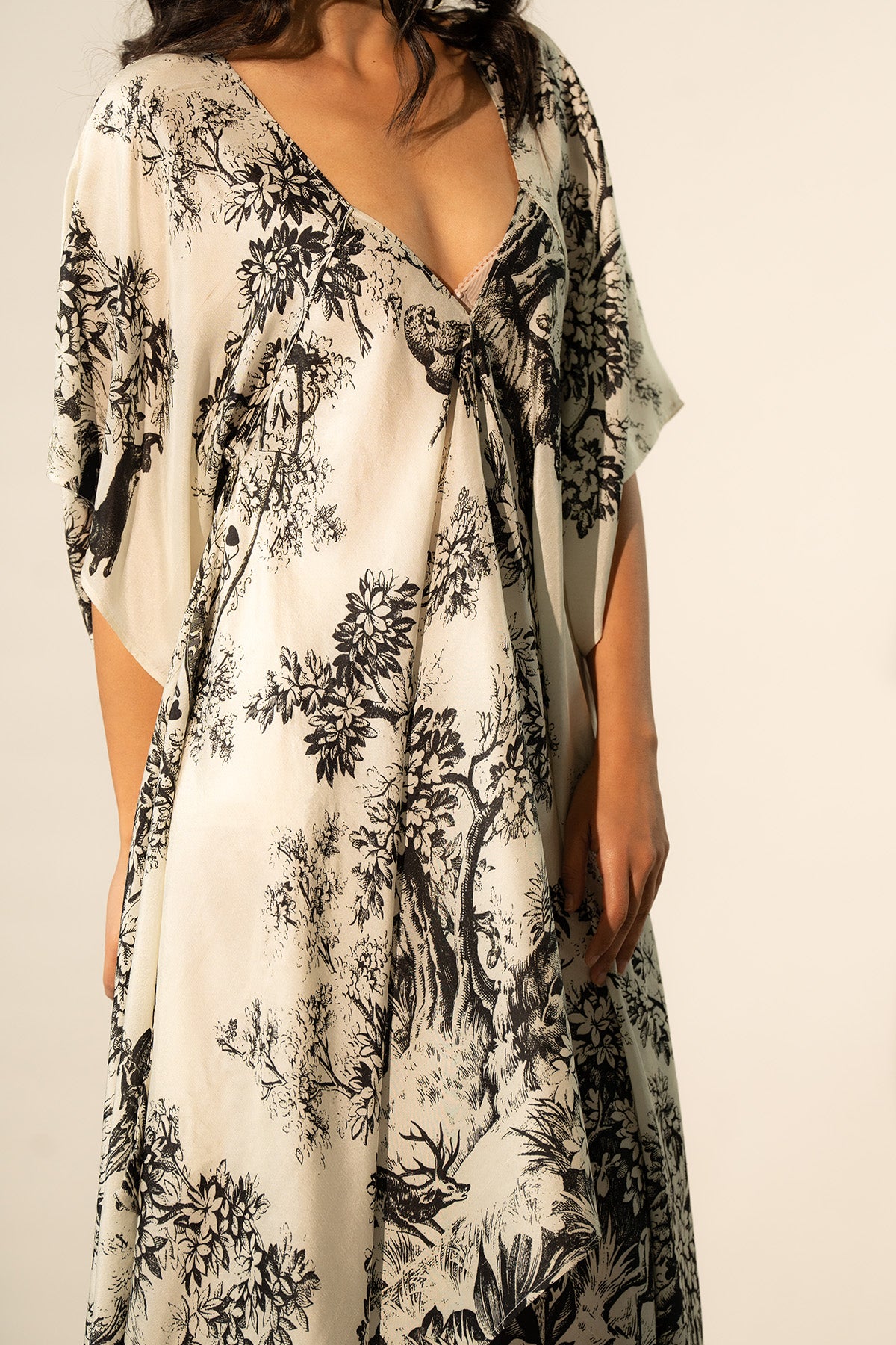 V NECK HANDKERCHIEF HEM DRESS