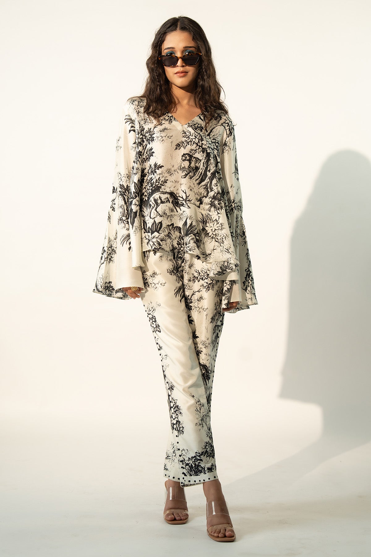 V NECK BELL SLEEVE TOP