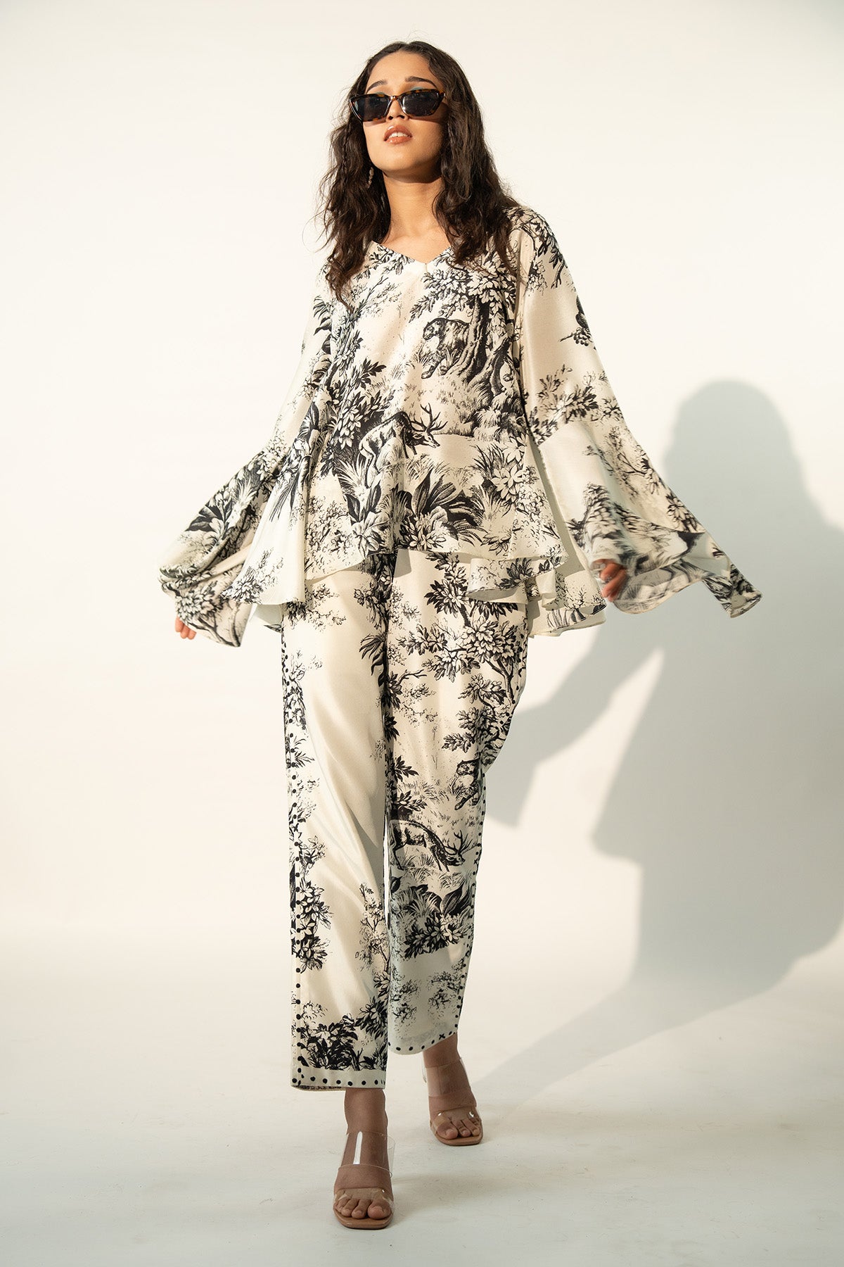 V NECK BELL SLEEVE TOP