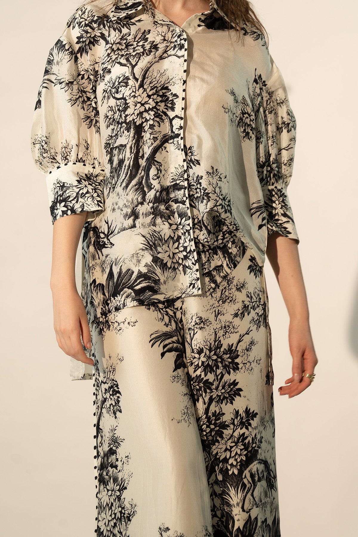BOXY YOKE PLEATED SHIRT