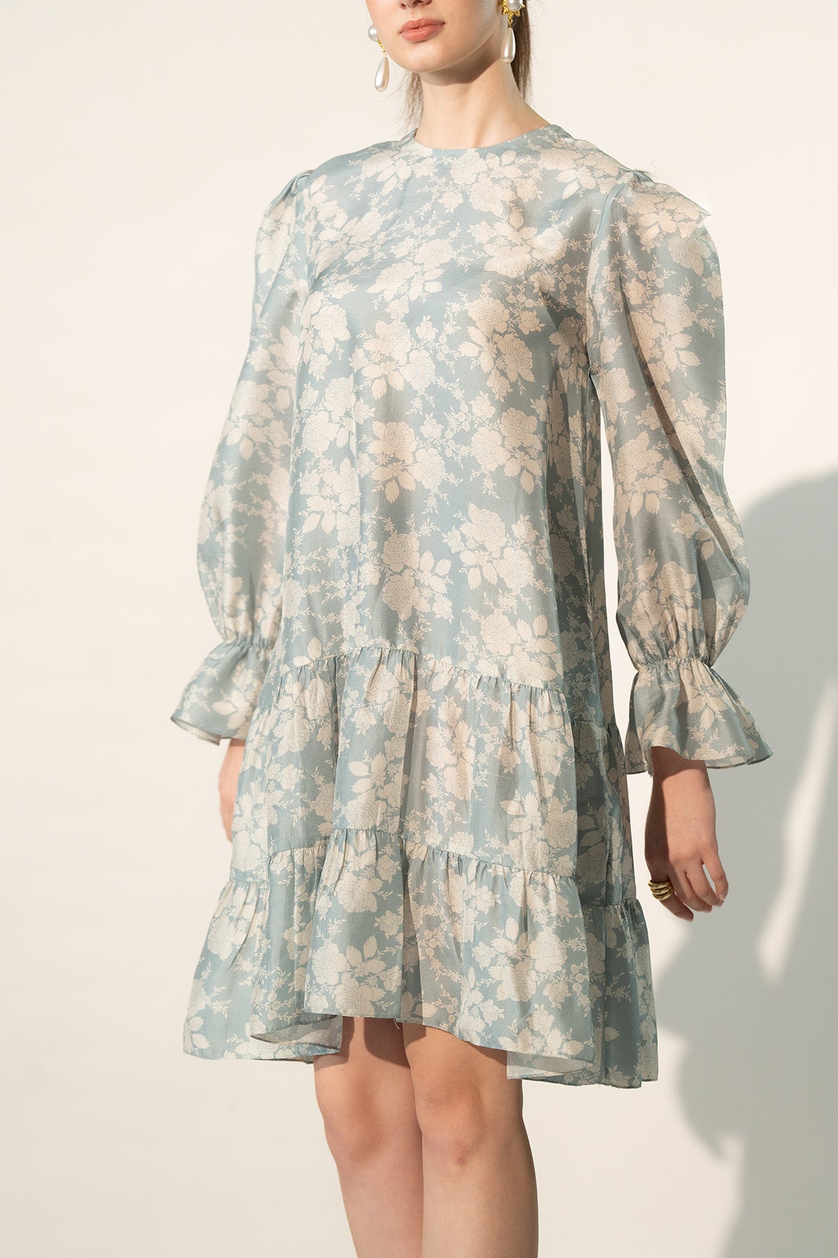 BACK OPEN GATHERED DRESS