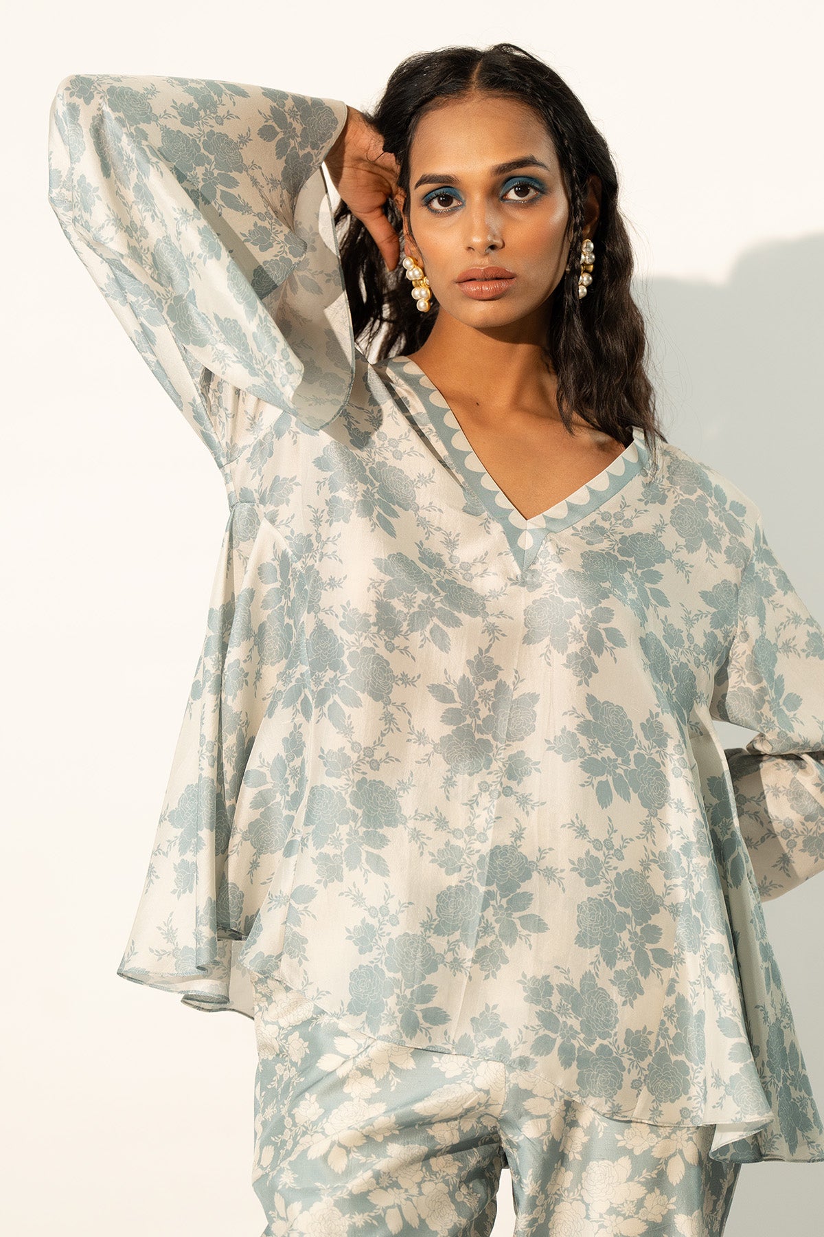 V NECK BELL SLEEVE TOP