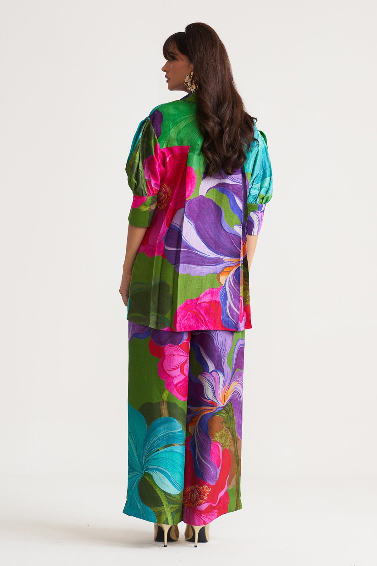 Box yoke pleated shirt