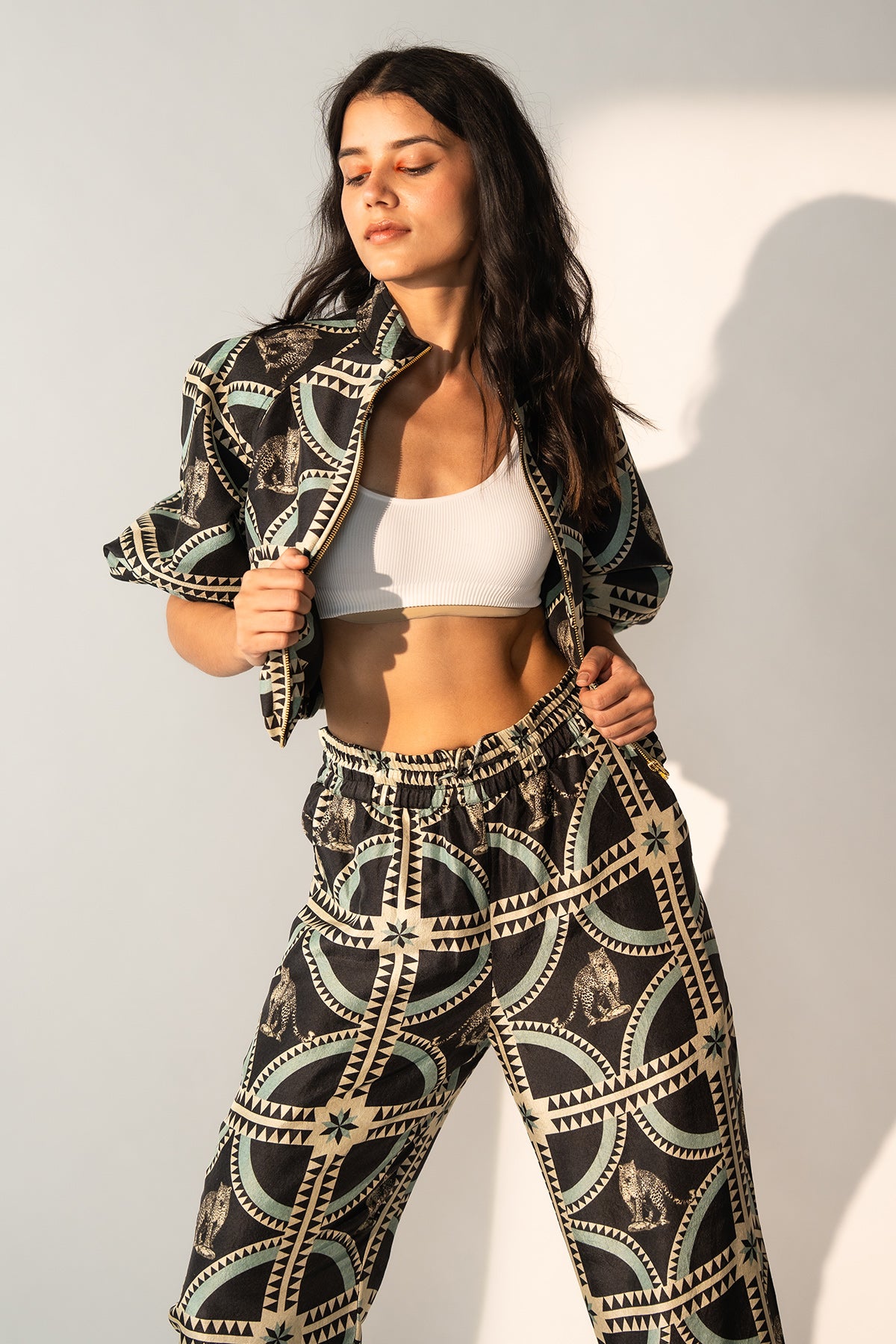 SHORT BOMBER