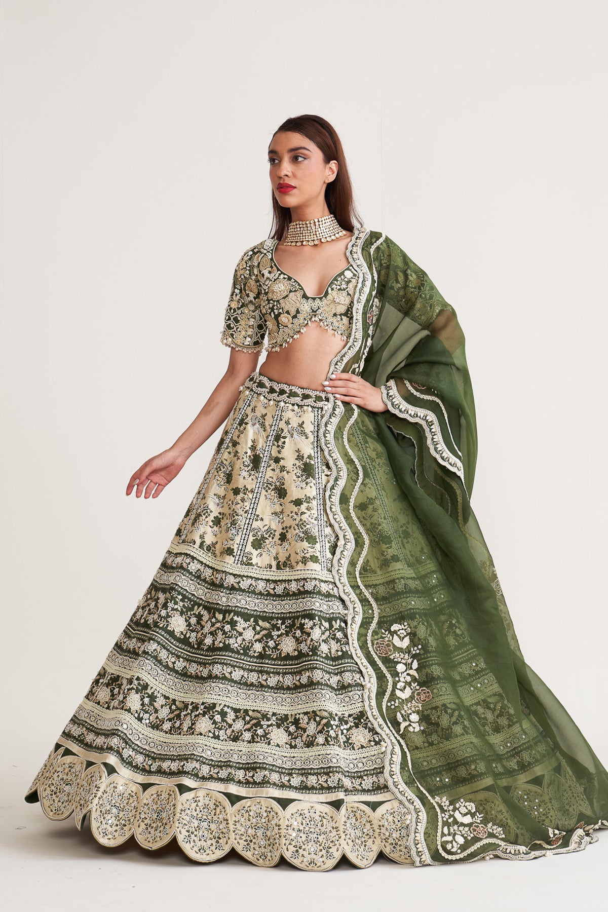 Bahar e gara parsi lehenga