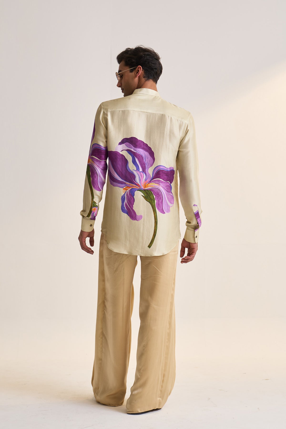 Multifloral single flower shirt