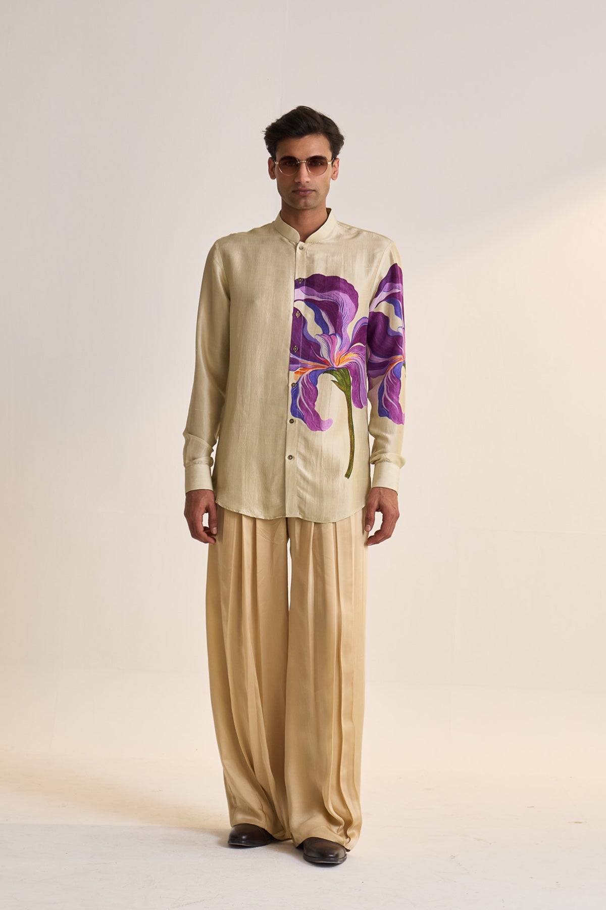 Multifloral single flower shirt