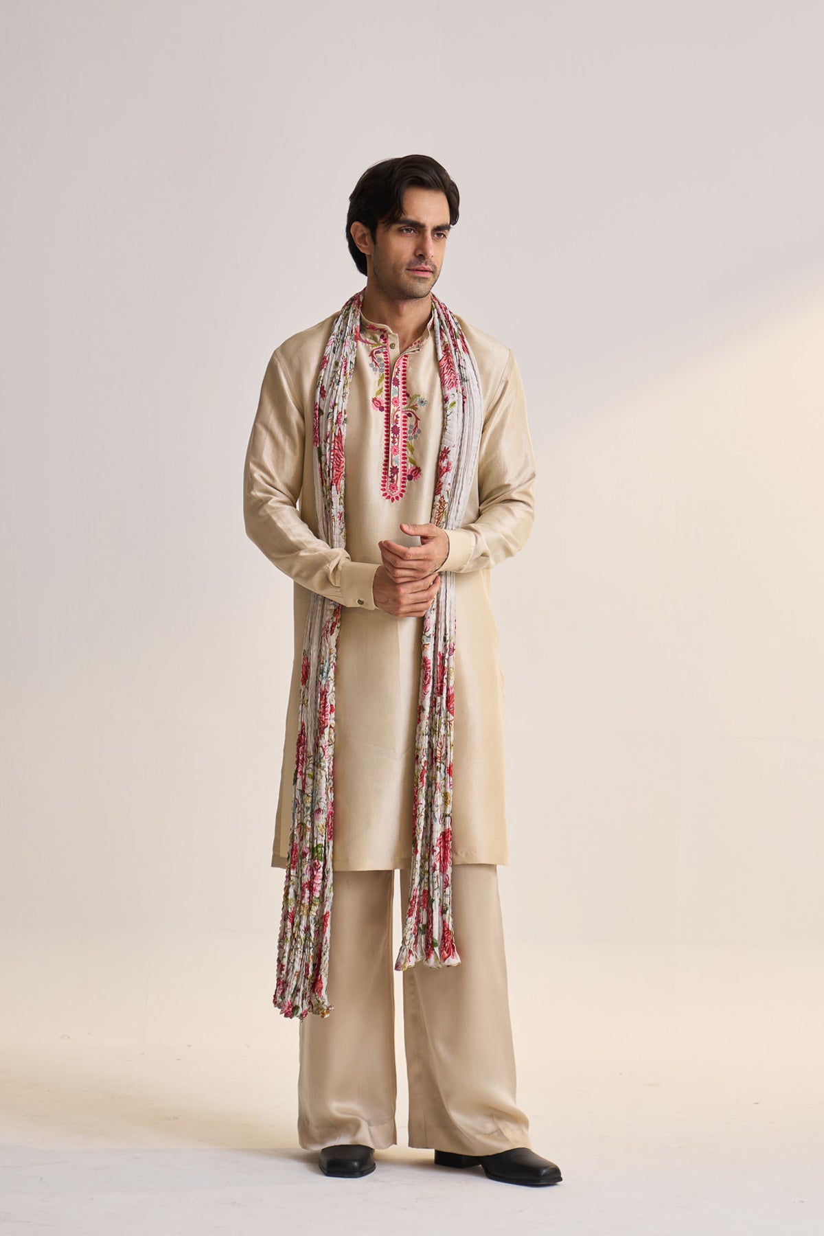 Gul bel-embroidered kurta