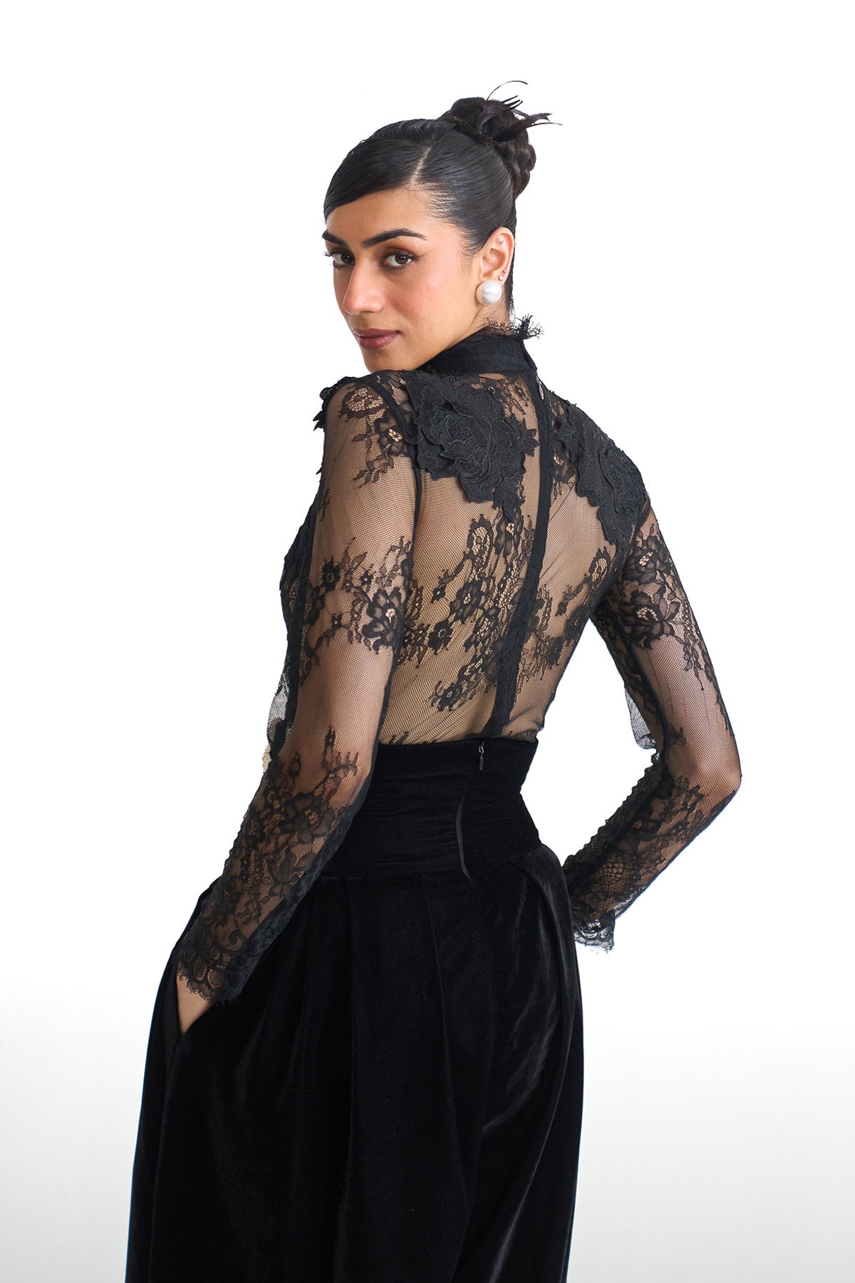 Pearl lily lace bodysuit