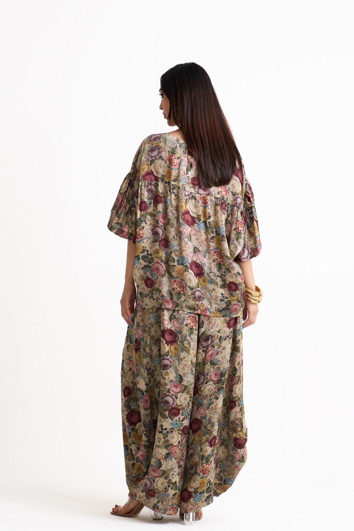 Vintage romance short gather sleeve top