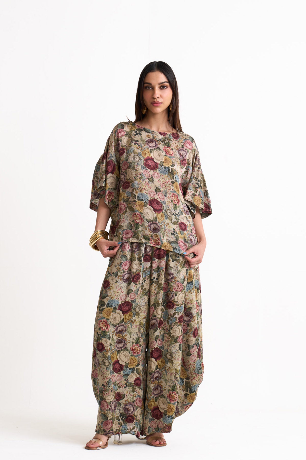 Vintage romance short gather sleeve top