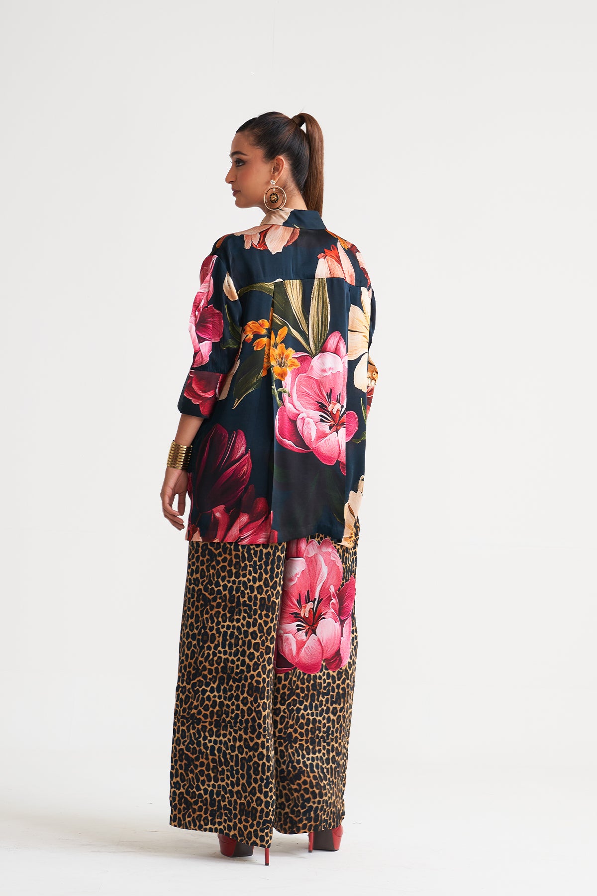 Box yoke pleated shirt