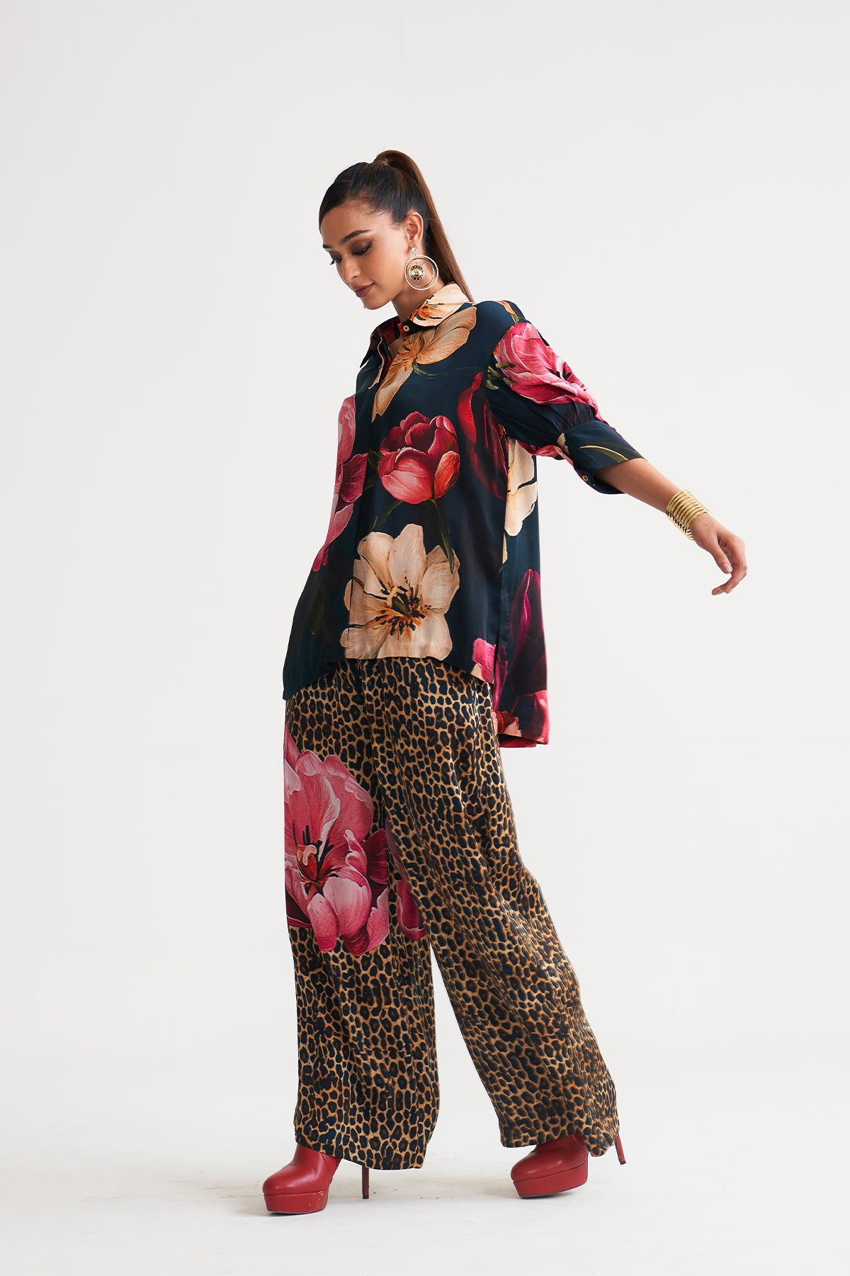 Box yoke pleated shirt