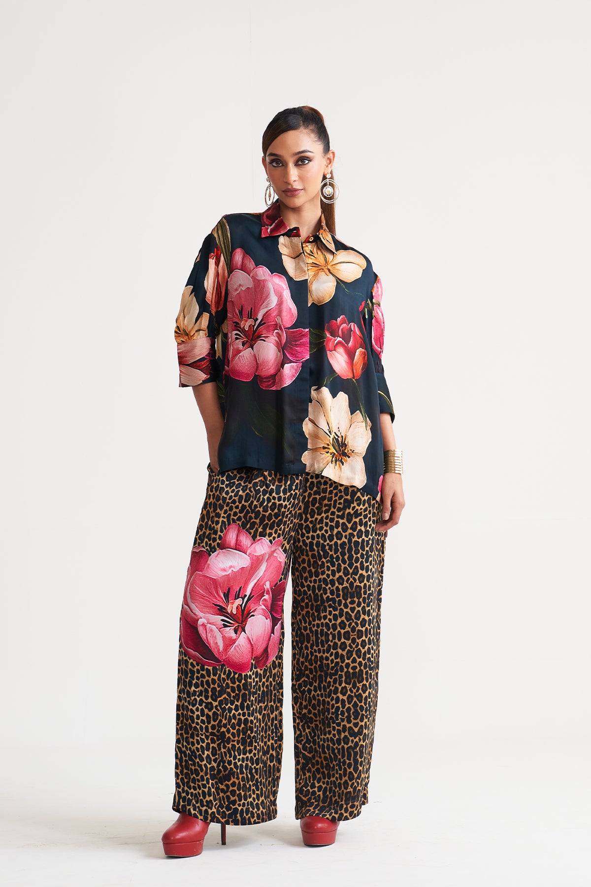 Box yoke pleated shirt