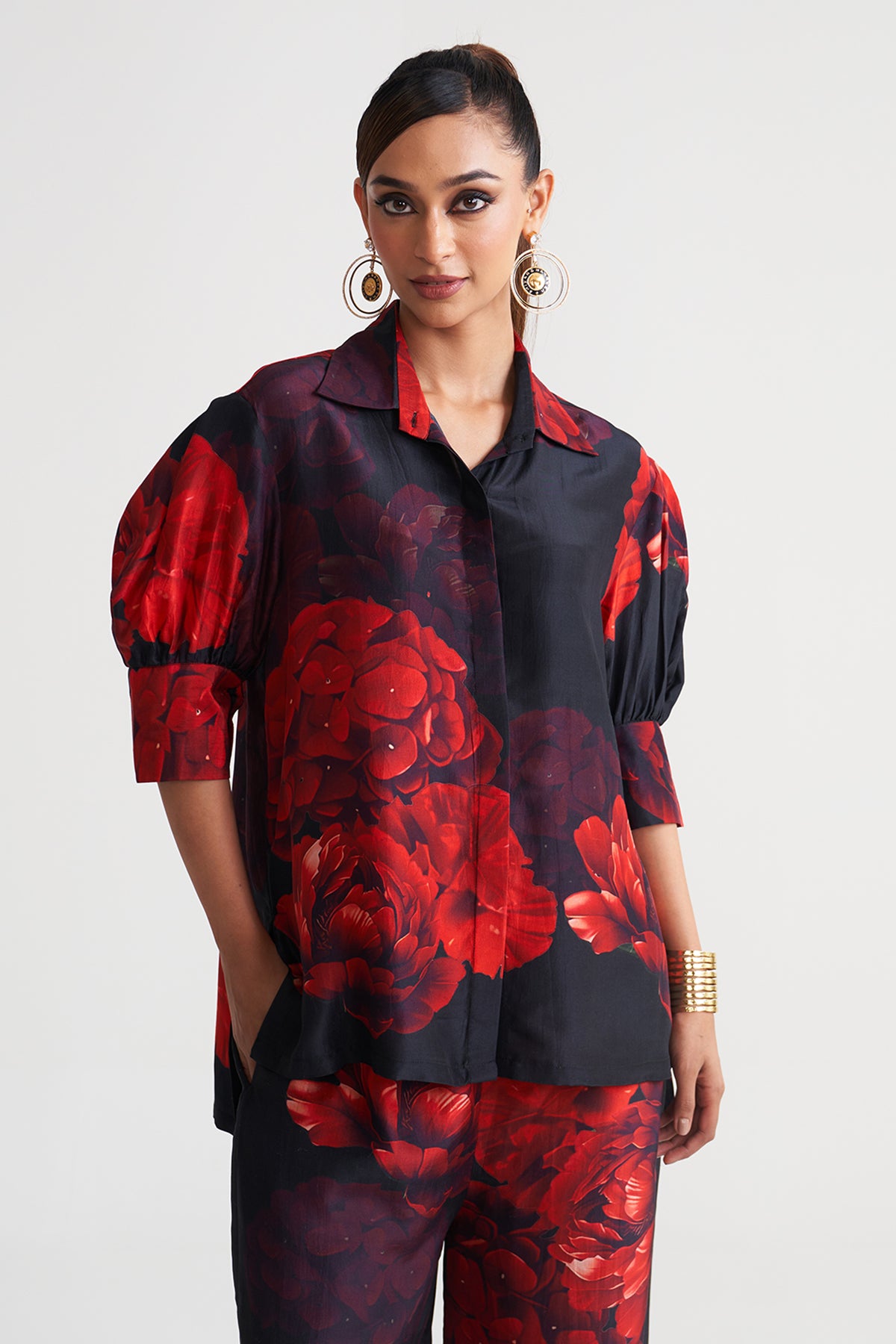 Box yoke pleated shirt