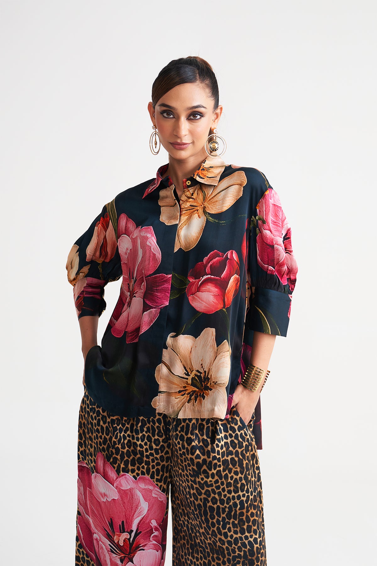 Box yoke pleated shirt