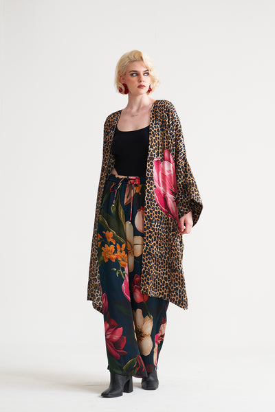 Wild rosette Shrug