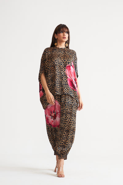 Wild rosette Round neck top