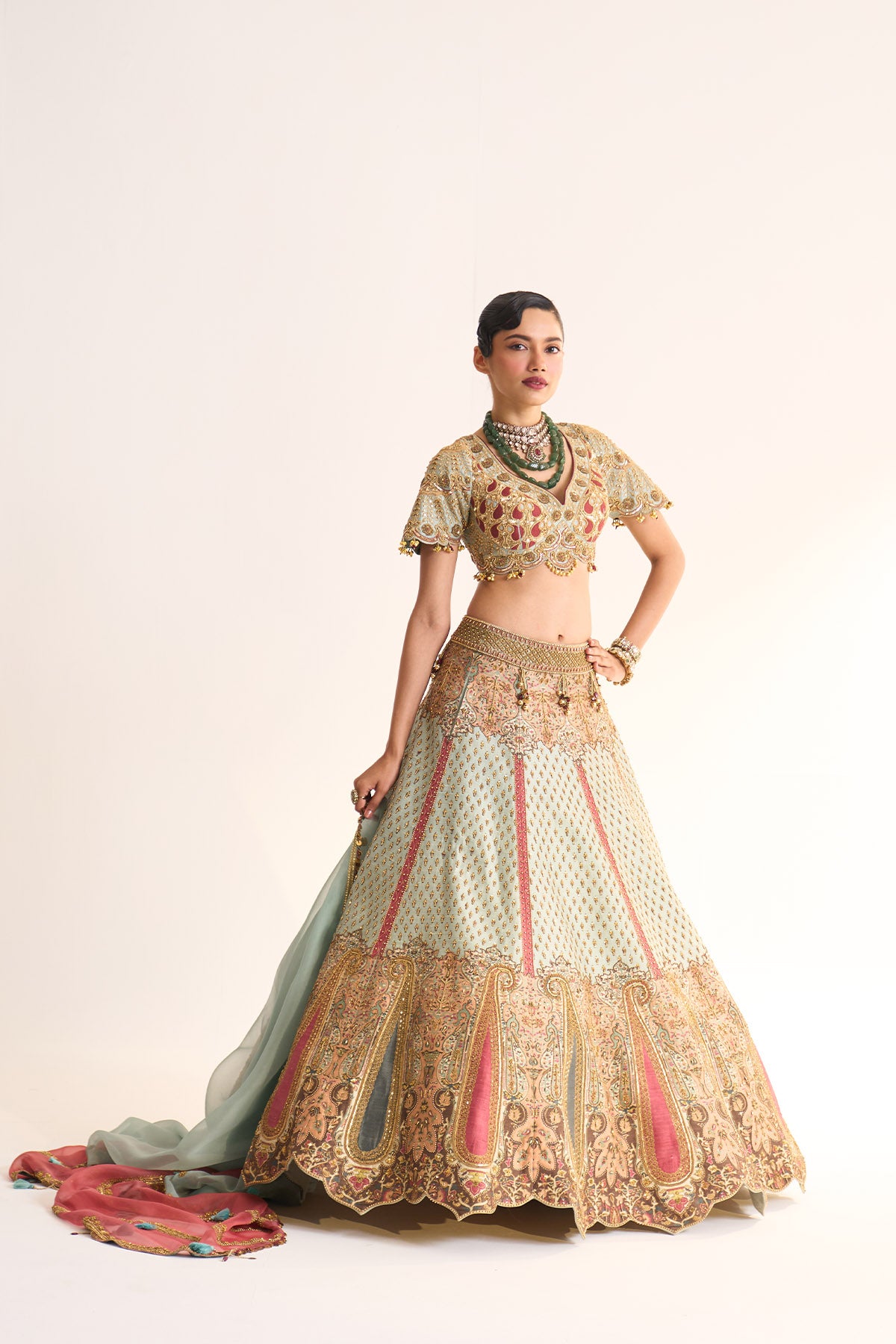 Nargis lehanga
