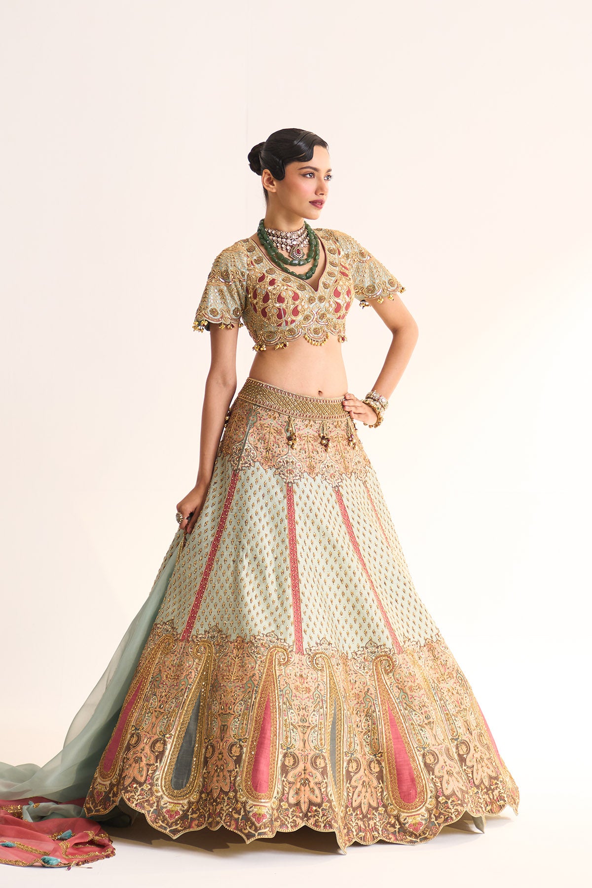 Nargis lehanga