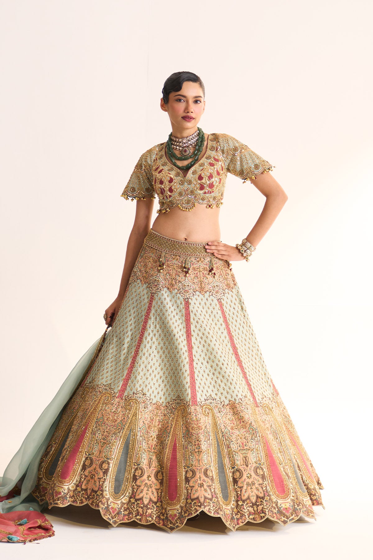 Nargis lehanga