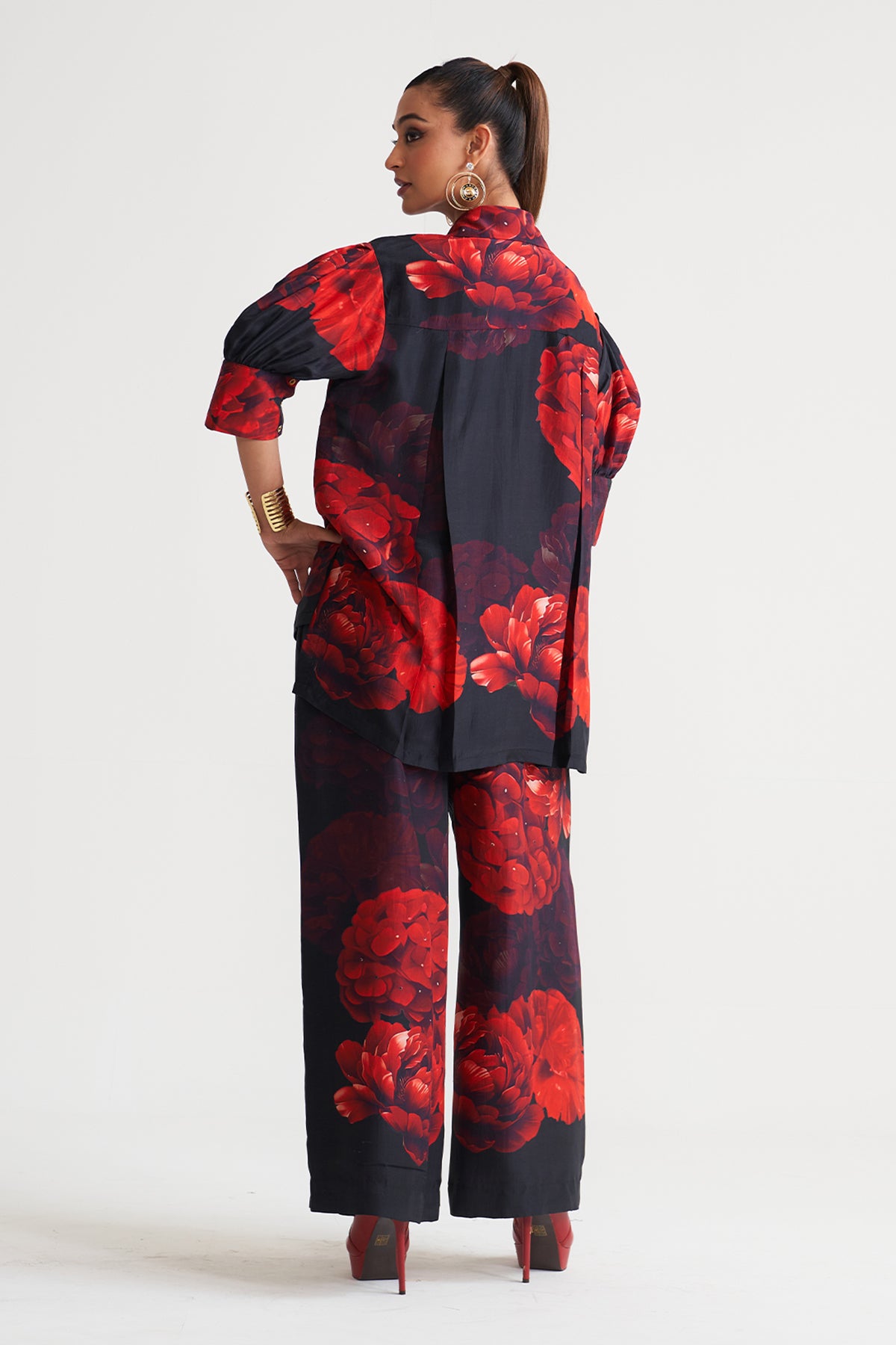 Box yoke pleated shirt