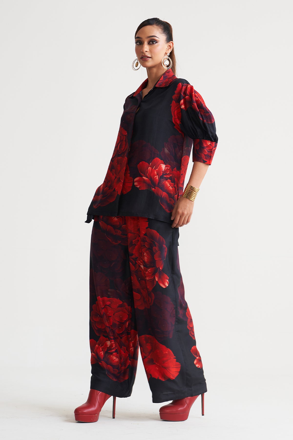 Box yoke pleated shirt