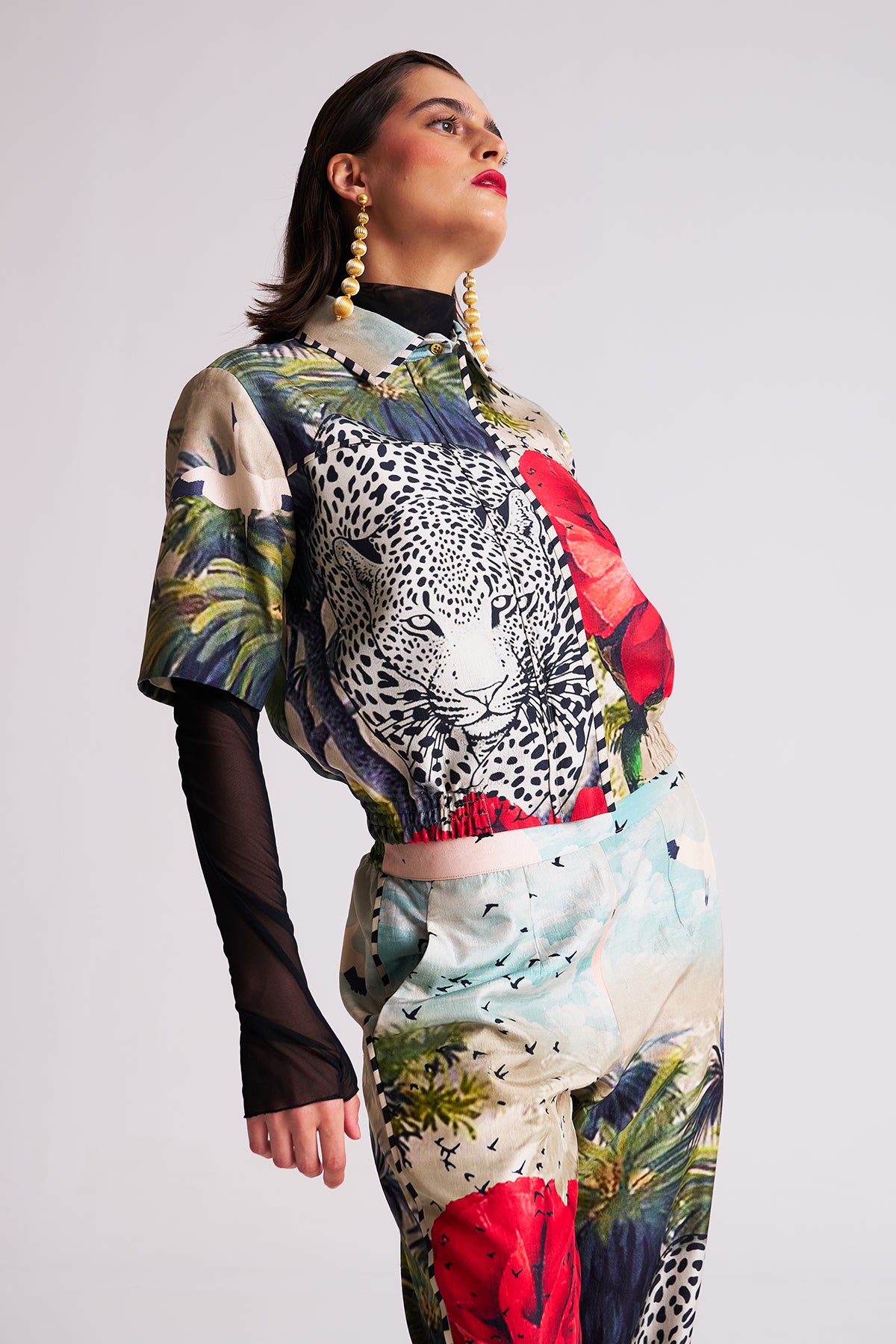Short jacket with elastic hem