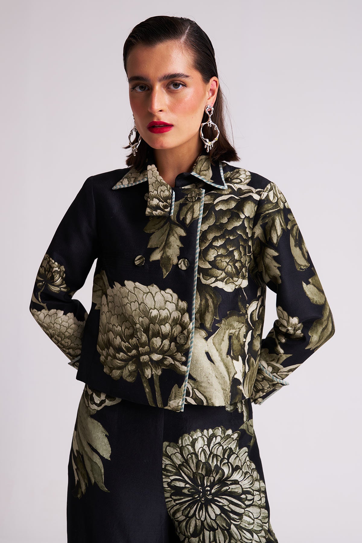 Front button short jacket