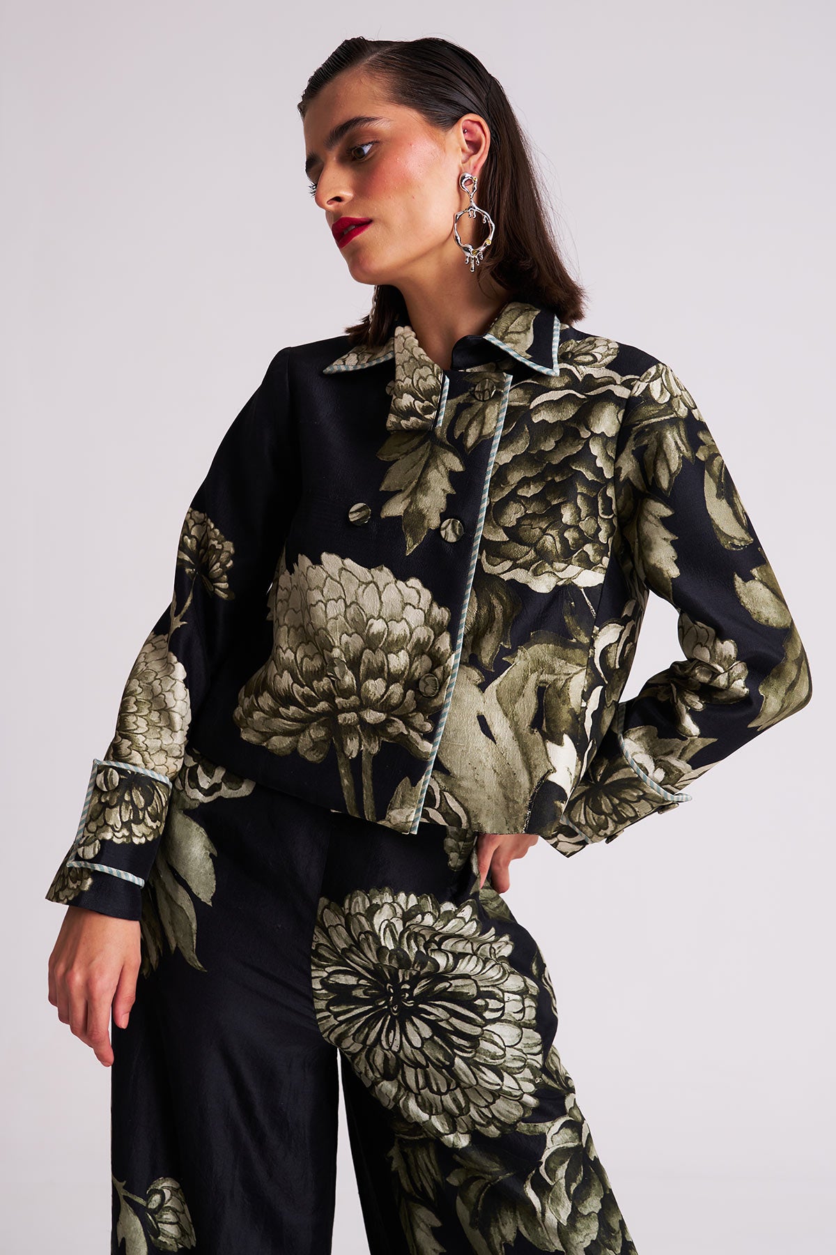 Front button short jacket