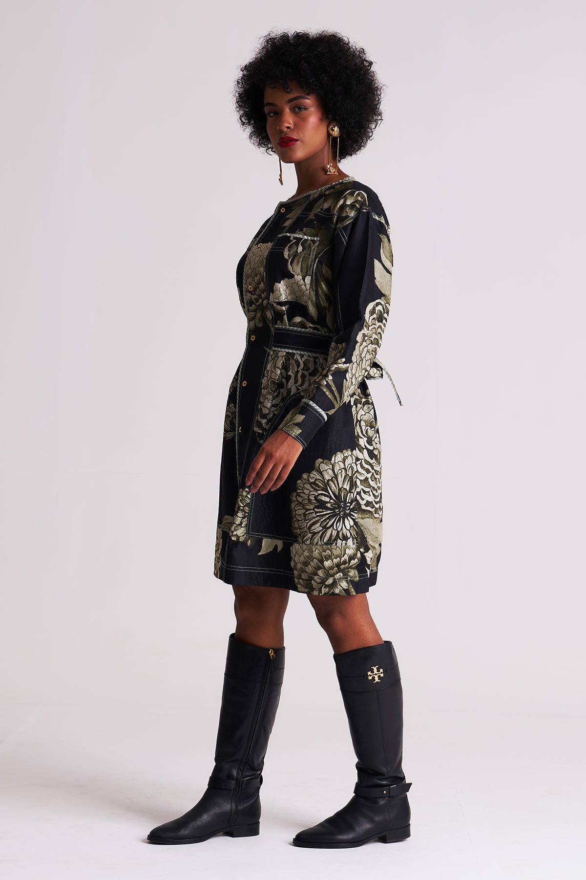 Thread detail dress