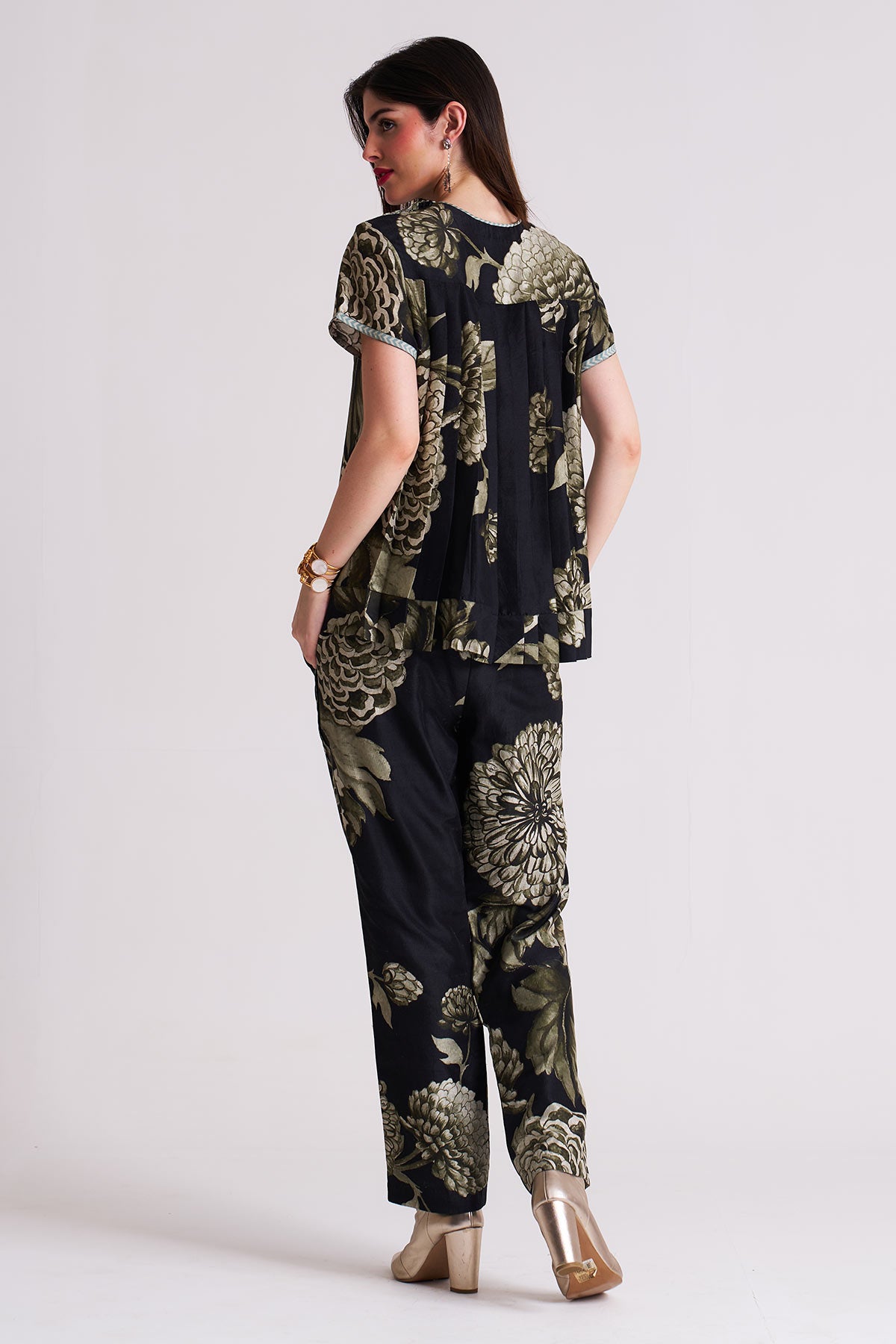 Knife pleated top