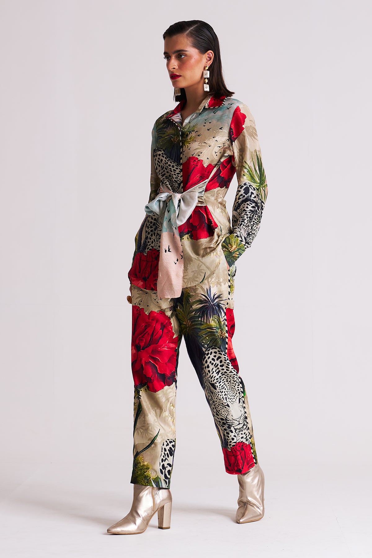 Front tie up shirt with narrow pants