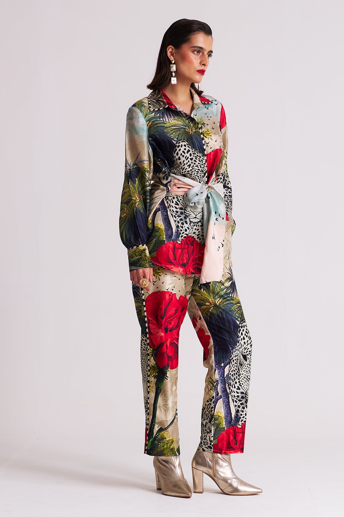 Front tie up shirt with narrow pants