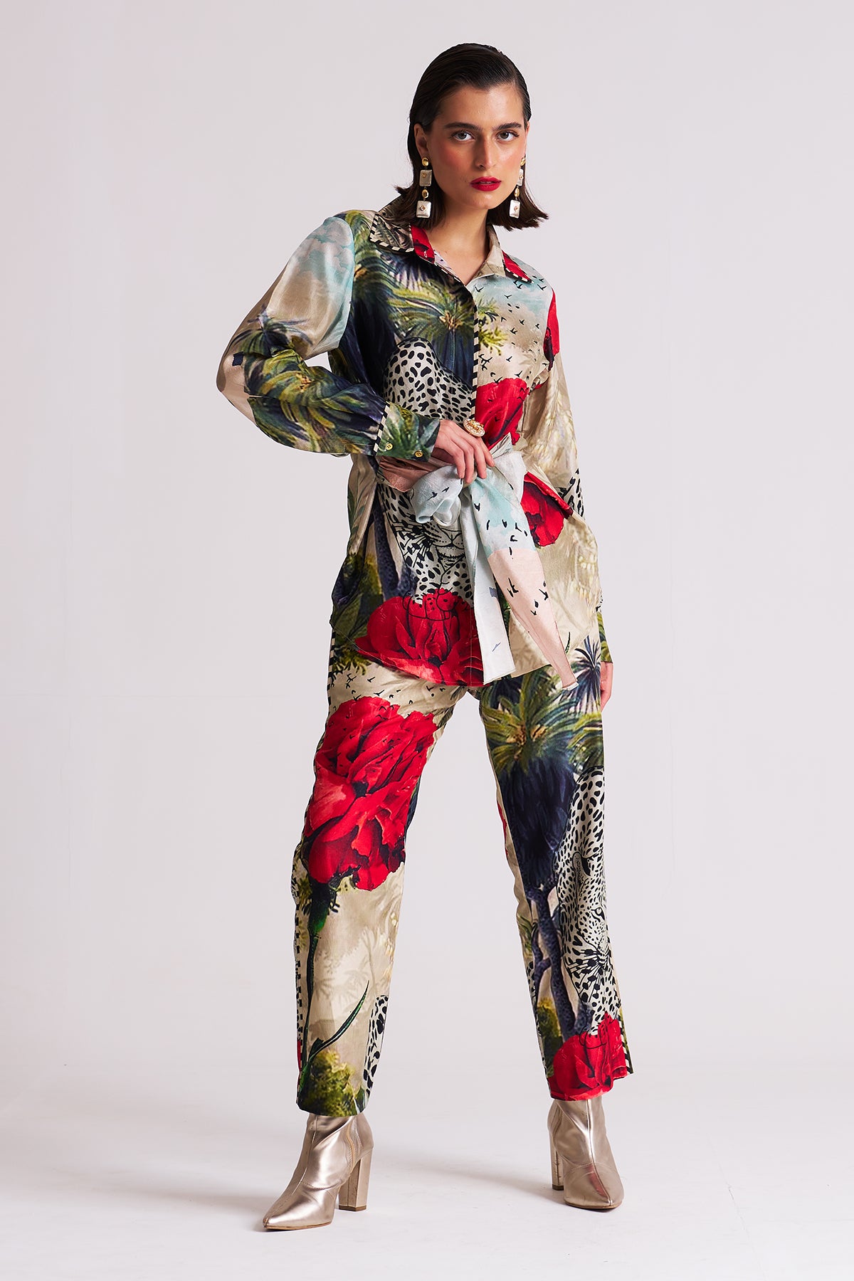 Front tie up shirt with narrow pants