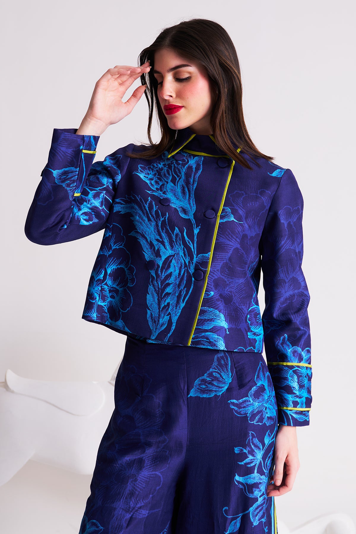 Front button short jacket